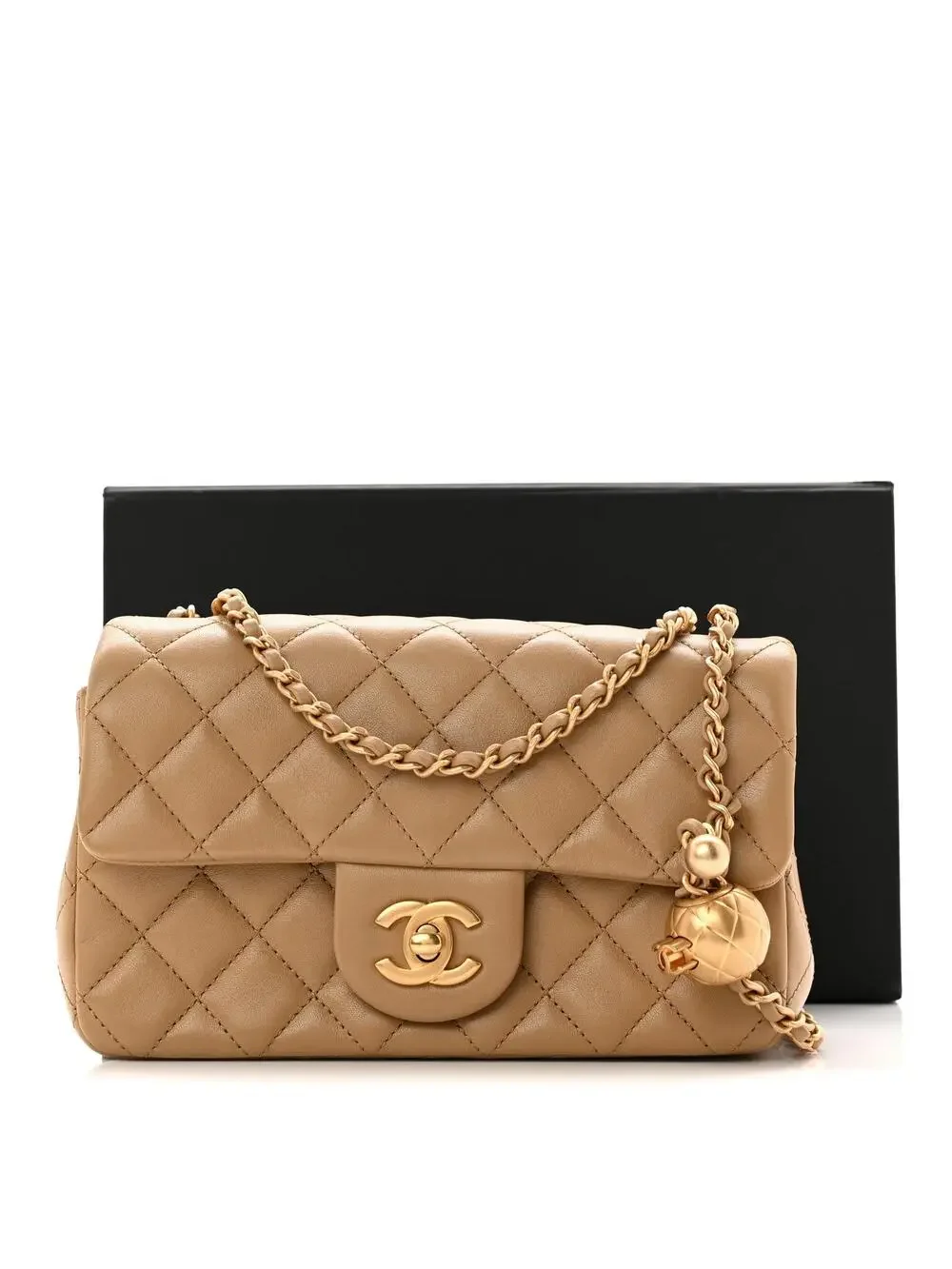 CHANEL indulge timeless